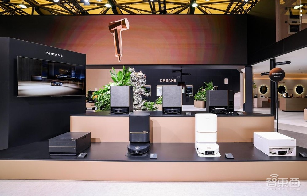 DeepSeek横扫家电圈!暴走三万步,带你看尽AWE最火AI黑科技