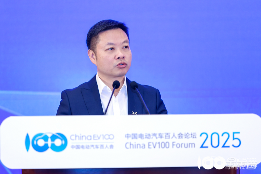 何小鹏：今年30亿砸向飞行汽车，正研发两款产品