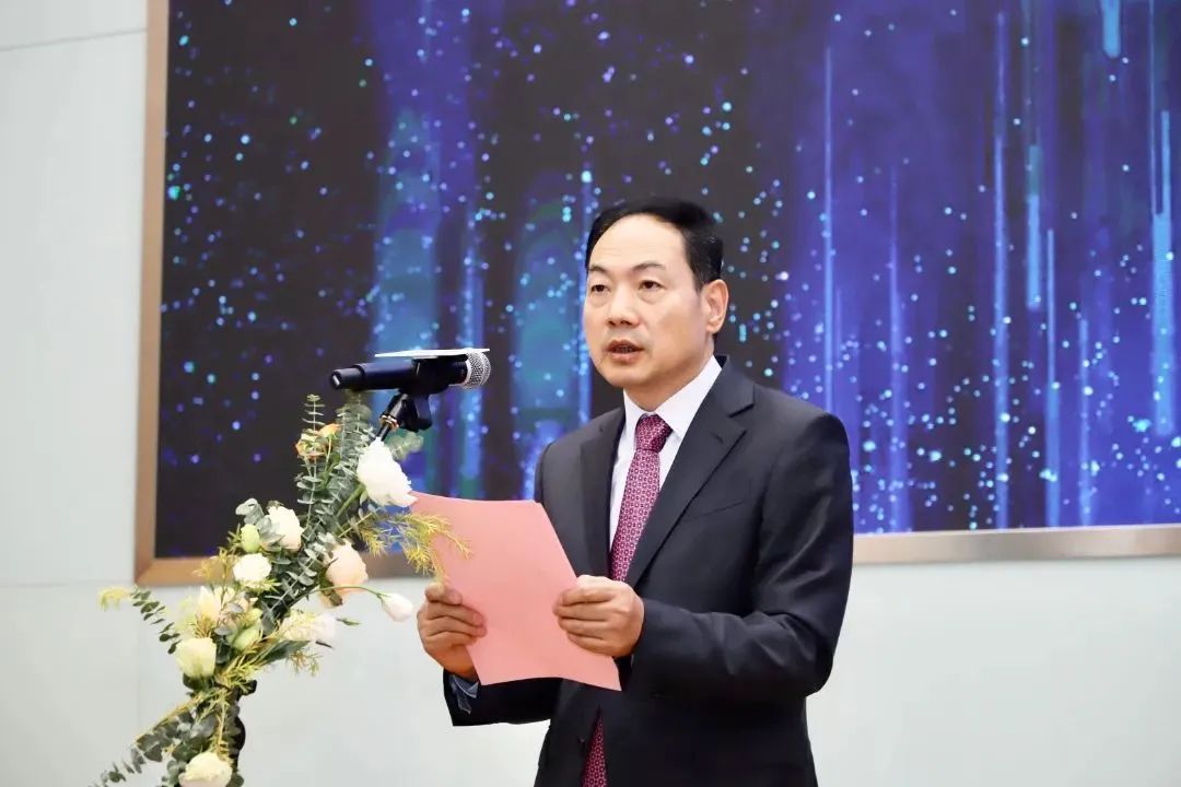 全球锂电装备一哥敲钟！宁德时代持股市值超680亿，特斯拉比亚迪都是客户