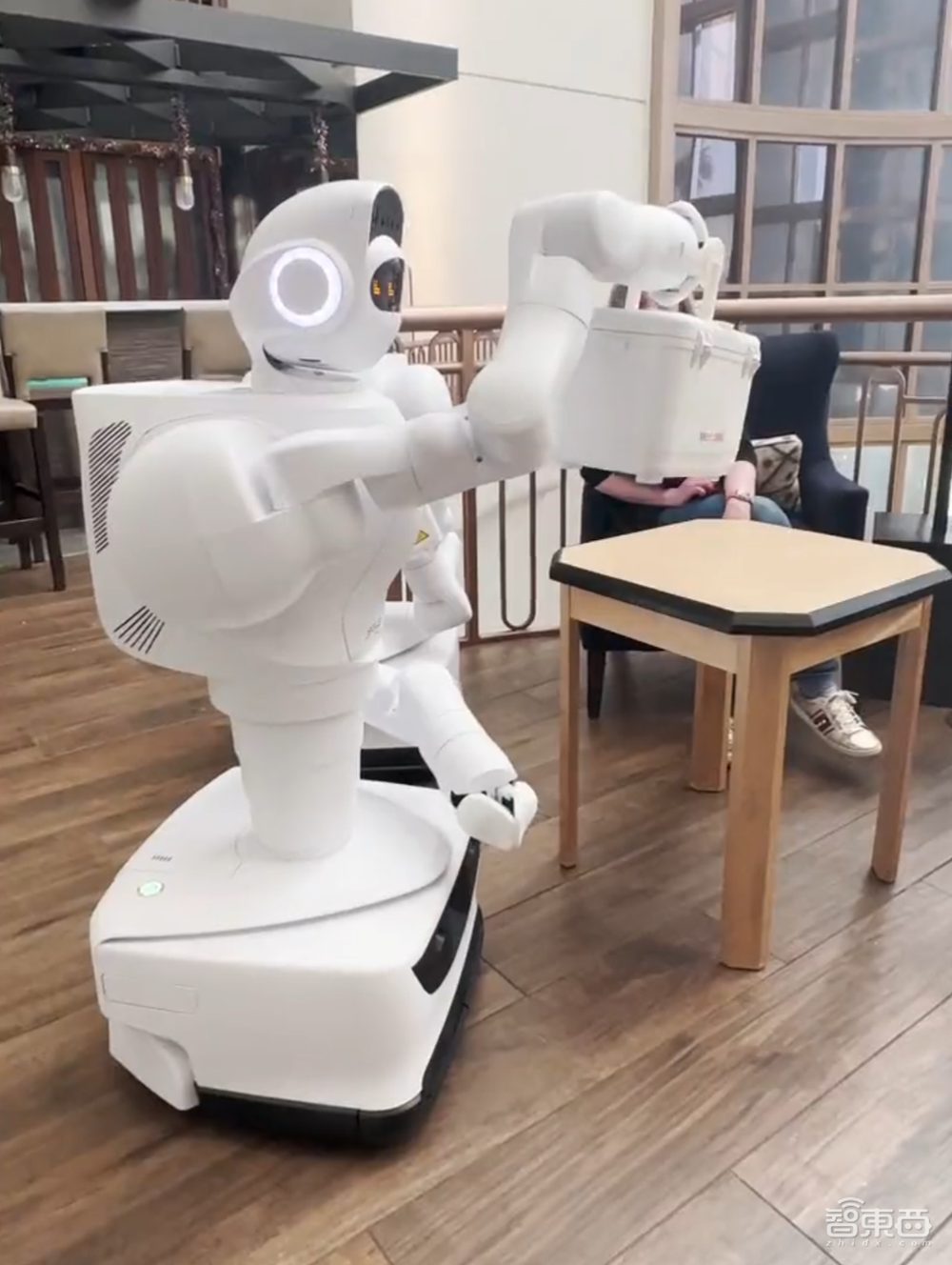 CES火爆开幕!屏幕花式折叠、汽车变色发光、元宇宙暴风炫技