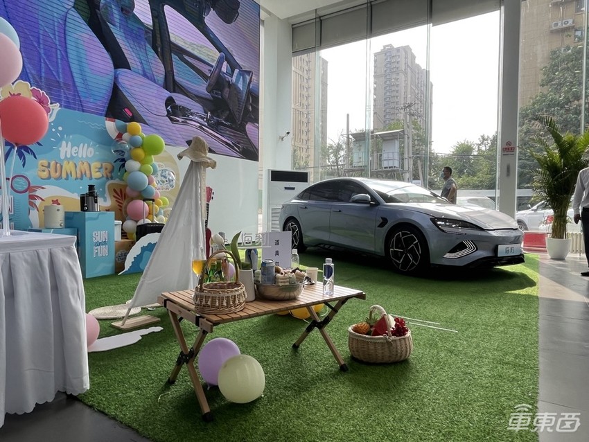 6万人等提车,特斯拉平替,比亚迪海豹有这么火?