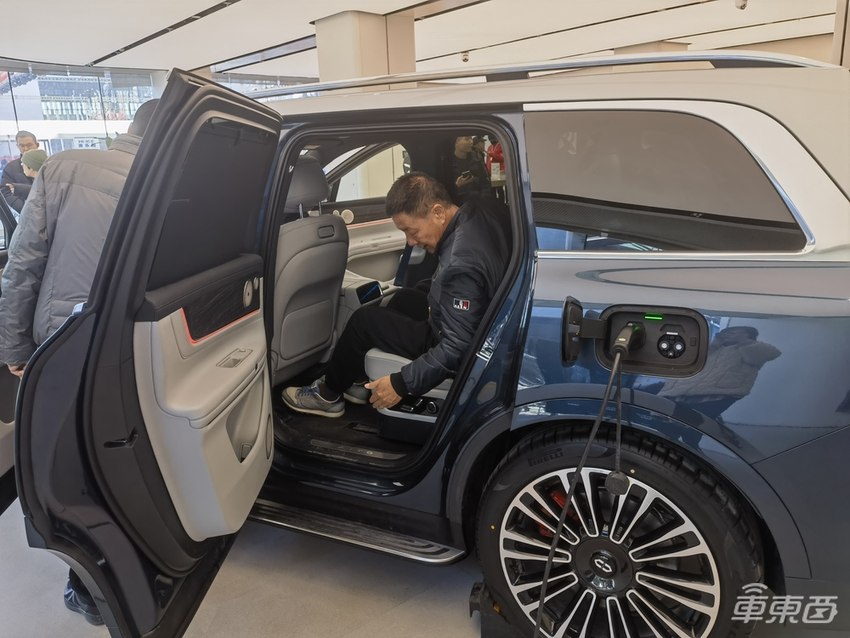 问界M9有多火?BBA车主扎堆体验,有人卖掉百万豪车选择下定