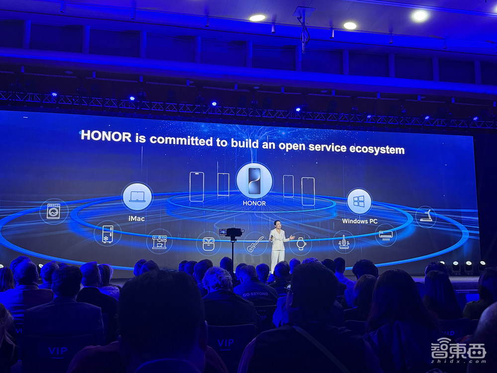 荣耀宣布转型!CEO李健履新首秀:为AI豪投700亿