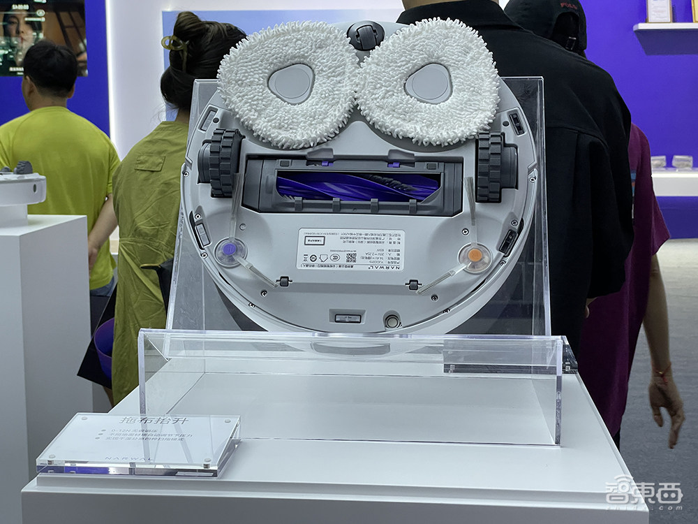 云鲸旗舰扫拖机器人J4来了!7800Pa顶配吸力、30天免倒垃圾,还学会更聪明的拖地