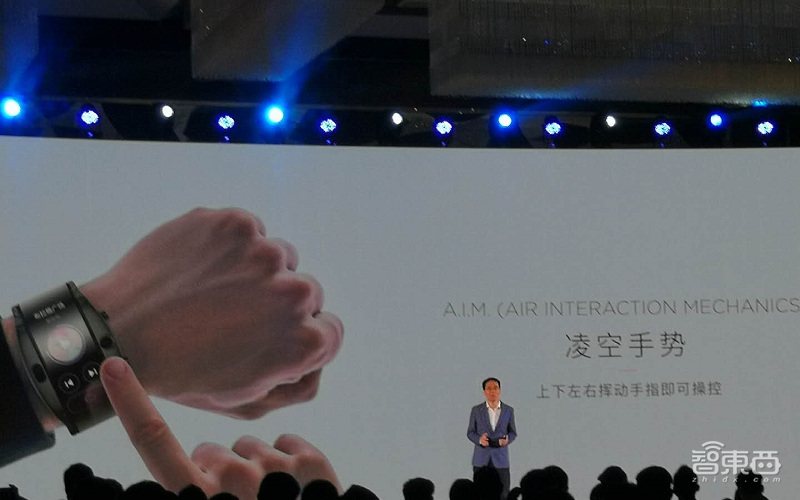 比纸还薄的柔性屏，搭载可穿戴设备专用系统，努比亚腕机来了！