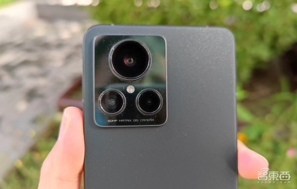 realme骁龙8+旗舰首发体验:独显芯片再添新玩法,百瓦快充兼顾大电池