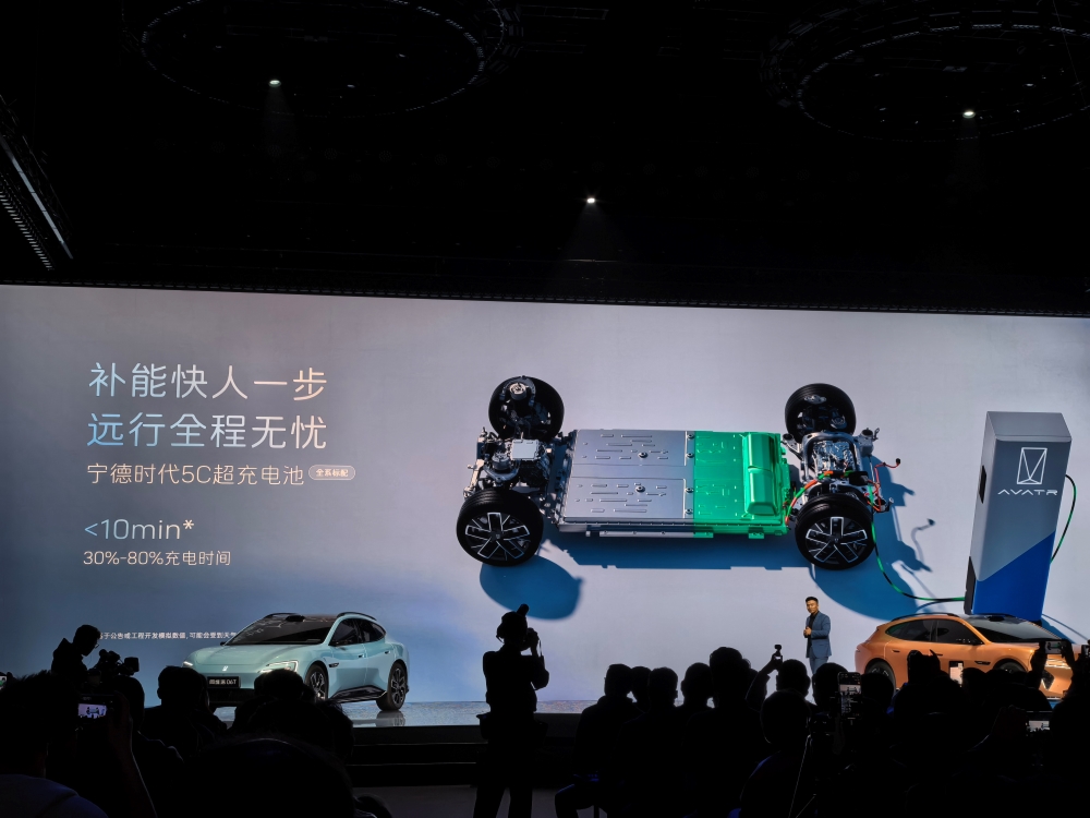 阿维塔06T限时21.59万开售！全系标配华为ADS，上车896线激光雷达