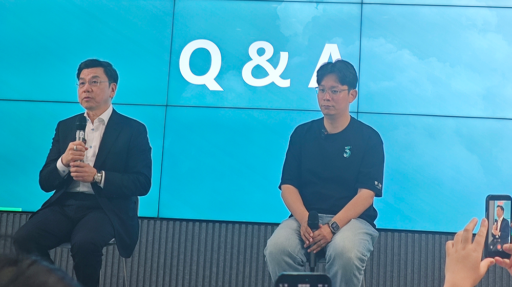 零一万物掏出4款企业AI产品，订单暴增5倍，李开复：我们和Palantir不一样