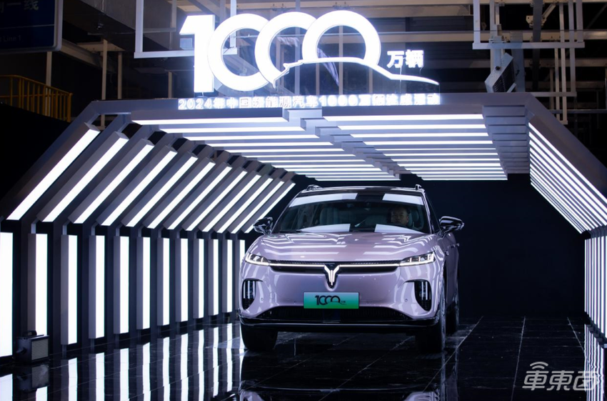 中国汽车工业新成就!中国新能源汽车产销首次达成年度1000万辆,仅用不到11个月