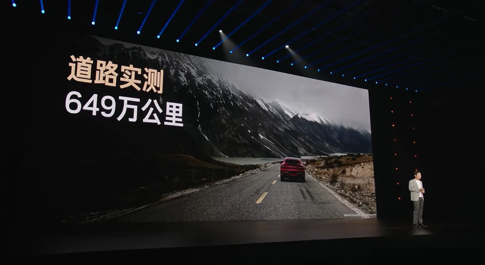 3分钟大定20万台!小米YU7杀疯了,25.35万开卖挑战Model Y