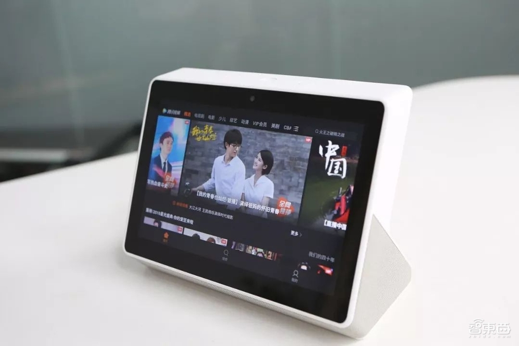 腾讯叮当智能屏发布!超远语音识别,智能音箱上的视听盛宴!