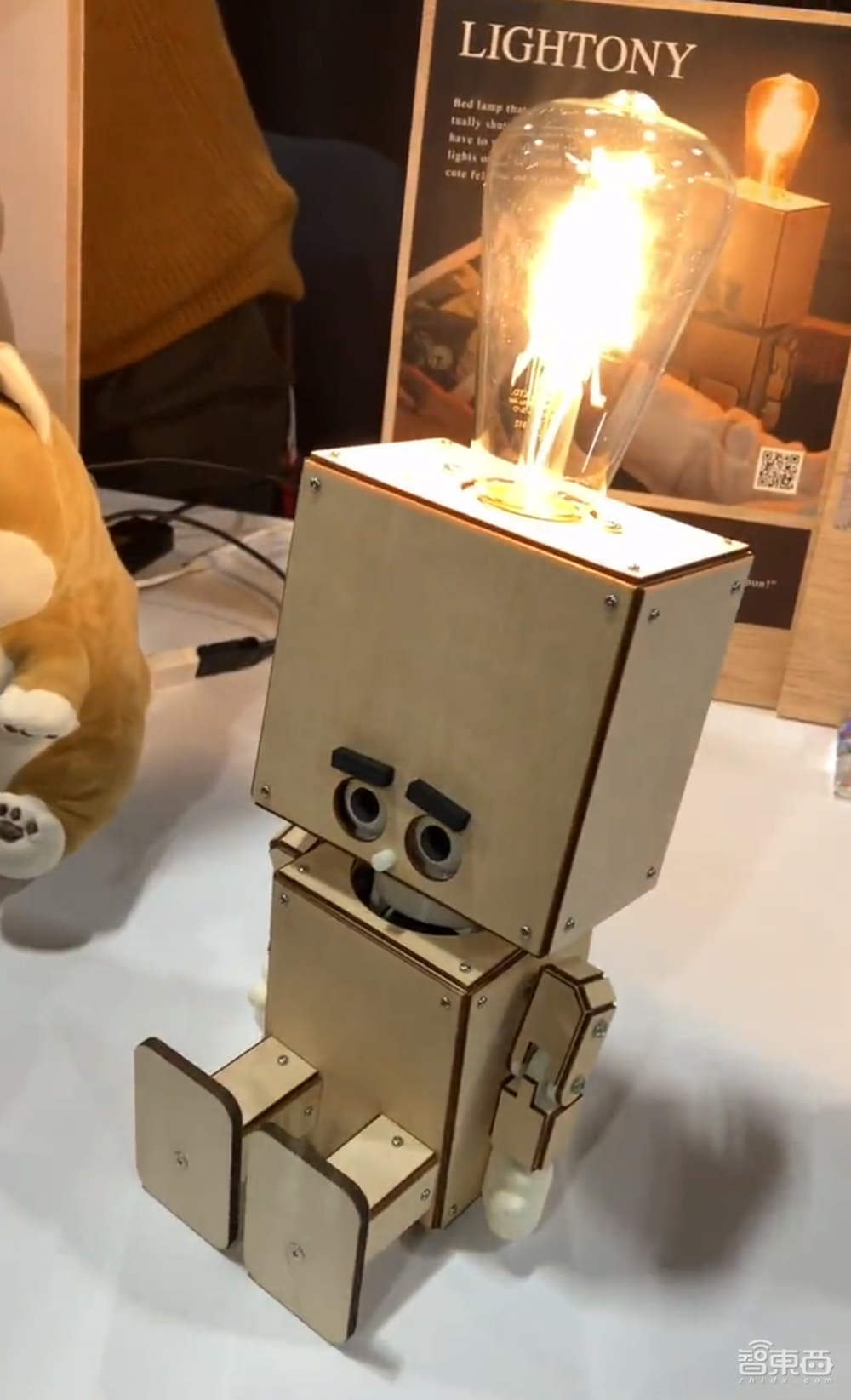 CES火爆开幕!屏幕花式折叠、汽车变色发光、元宇宙暴风炫技