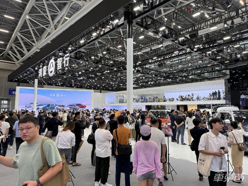 华为智驾“攻陷”广州车展!海外豪华车也投降了