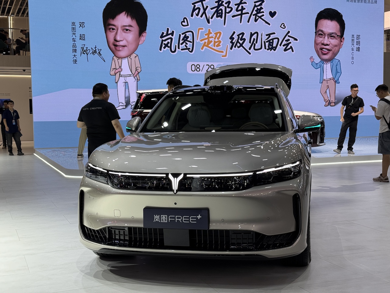 洋豪品牌一个没来！国产车价格战现场开打，暴走3万步看成都车展六大真相