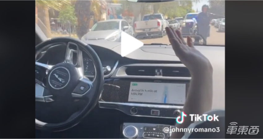 Waymo无人车闯卡,交警和乘客都慌了……