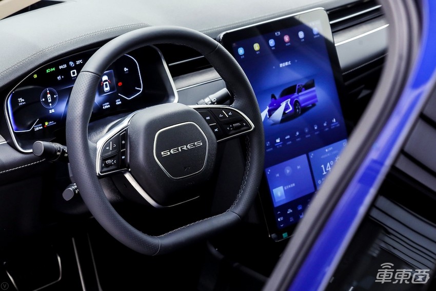 重庆试驾华为版增程电动车：动力不输百万级跑车，华为音响上档次