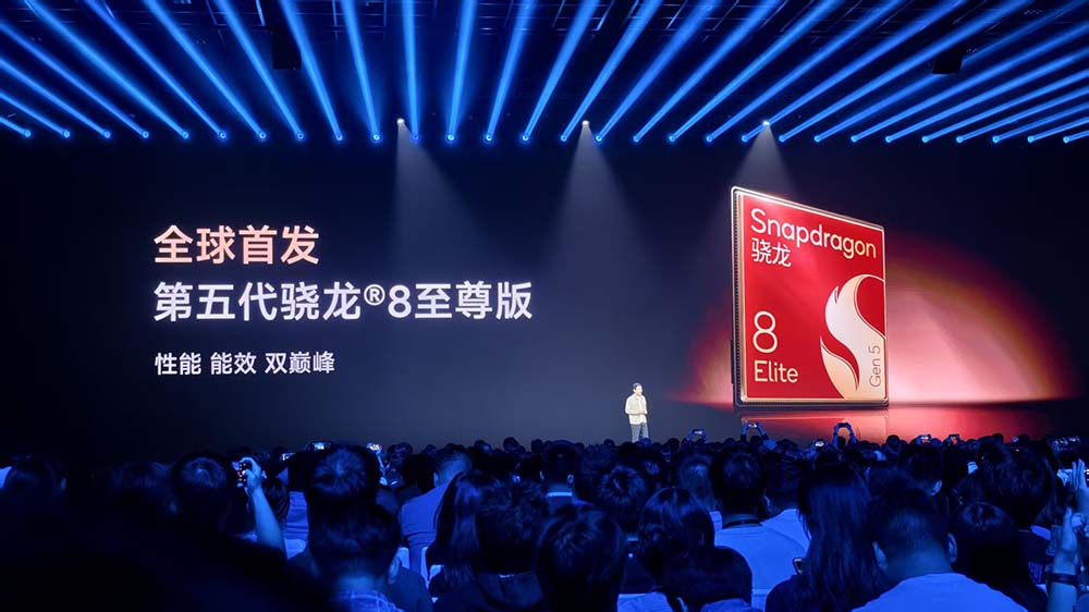 雷军160分钟演讲揭秘!海量造芯和造车细节,小米17五大技术硬刚苹果