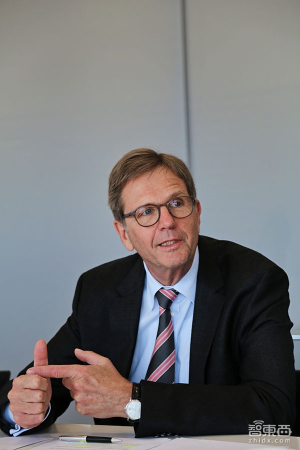 专访大众中国CEO：国内研发团队超4000人 两条路径推进自动驾驶