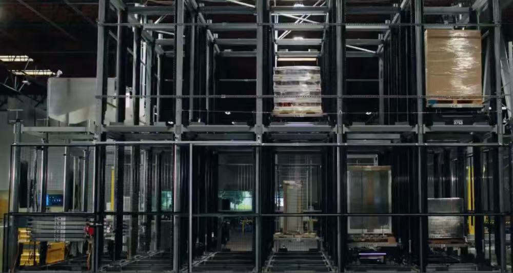 前特斯拉Optimus主管，轉頭做了臺“搬貨機器人”，融資近9億