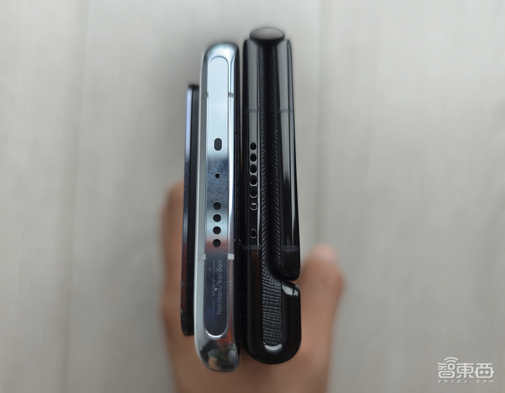 华为Mate Xs 2折叠屏体验:2022年了,华为怎么把“外折”做出花来?