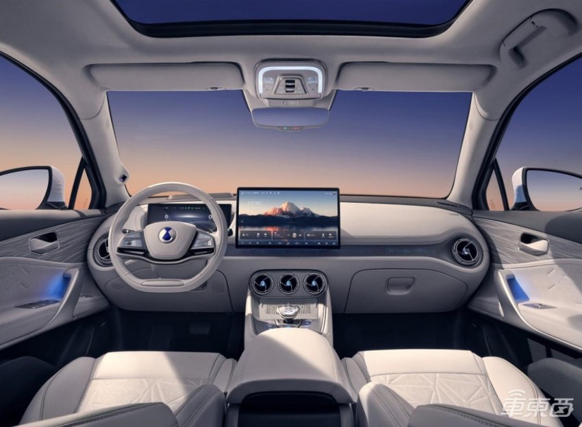 腾势N8今晚上市，售价31.98～32.68万元，可用方向盘玩游戏