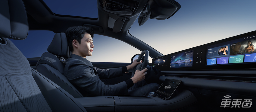 岚图追光PHEV 25.28万元起上市,纯电续航262km,支持高速NOA