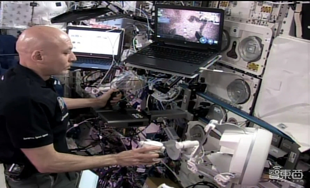 远程操纵机器人去月球“挖宝”,欧洲航天局拟明年进行大型实验