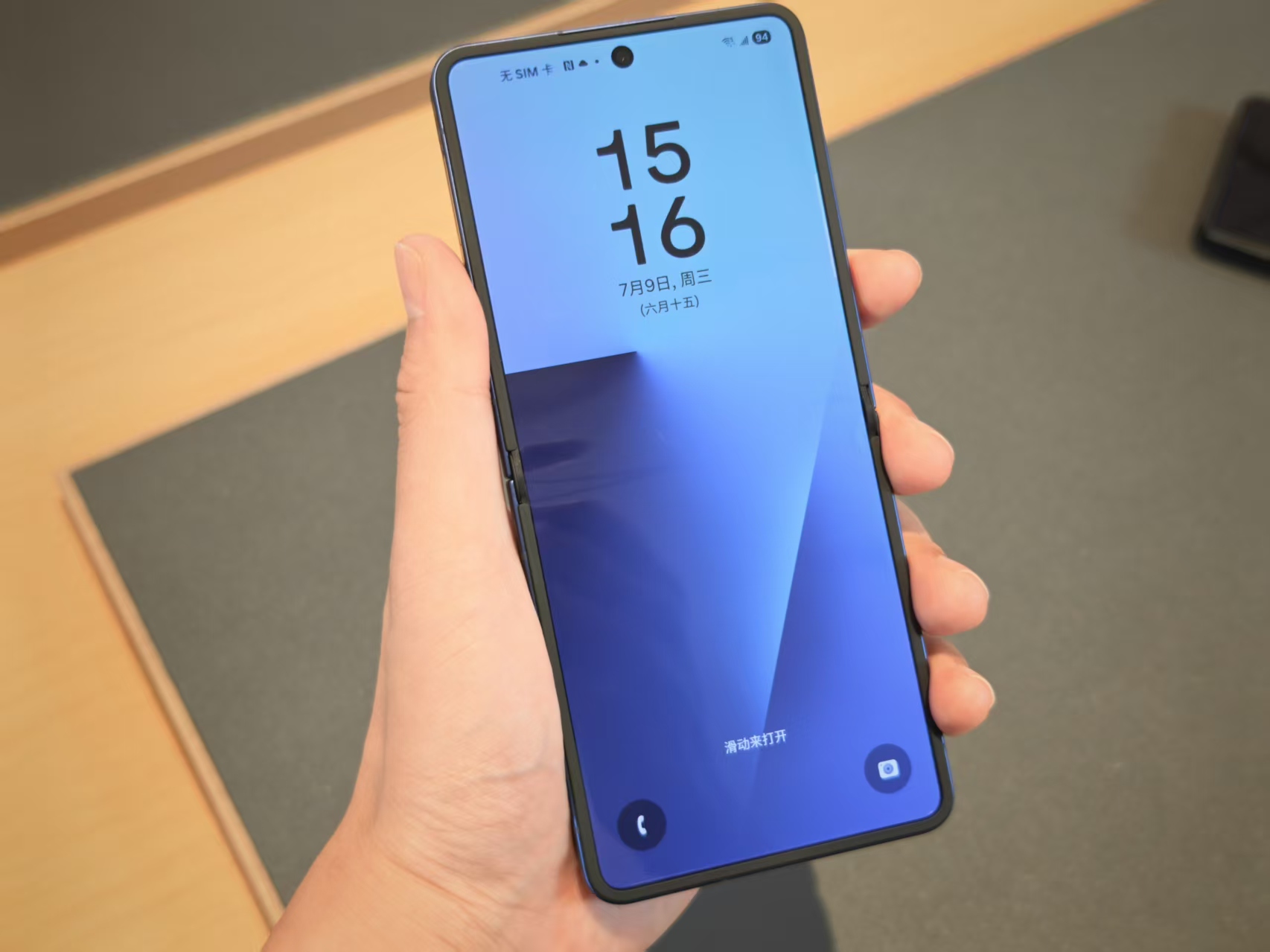 全球首发体验!三星折叠屏Galaxy Z Fold7上手:太轻薄了,AI圈搜万物