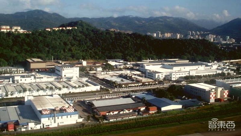 8大芯片巨头困在东南亚！马来西亚大洪水，越南新冠病例单日破万