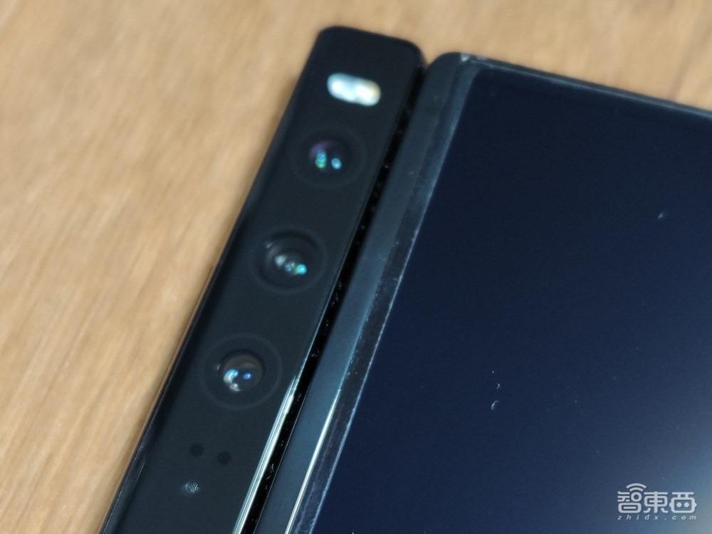 华为Mate Xs 2折叠屏体验:2022年了,华为怎么把“外折”做出花来?
