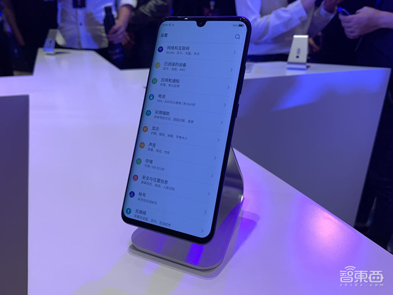 中兴抢先推出5G手机!AXON 10 5G版已做好商用准备