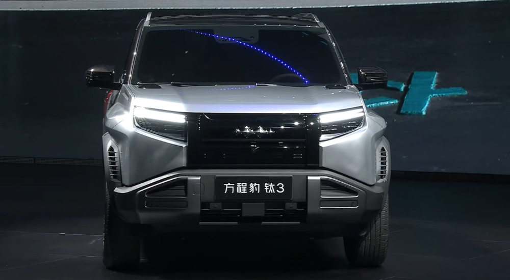 王传福抛技术王炸！二代刀片电池11车齐发，9分钟充满，要狂建两万闪充站