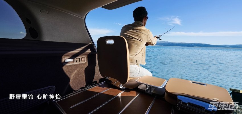 余承东连发两车！五座问界M9能原地掉头，前风挡上看电影，鸿蒙版Model Y 26.8万开订