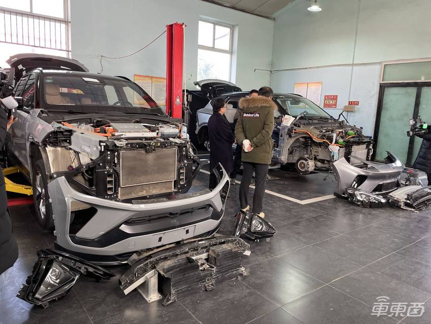 拆车看内核：极狐能否越级叫板蔚来ES6？
