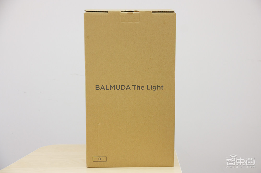 小而美+細(xì)節(jié)控，巴慕達(dá)The Light LED臺燈開箱印象
