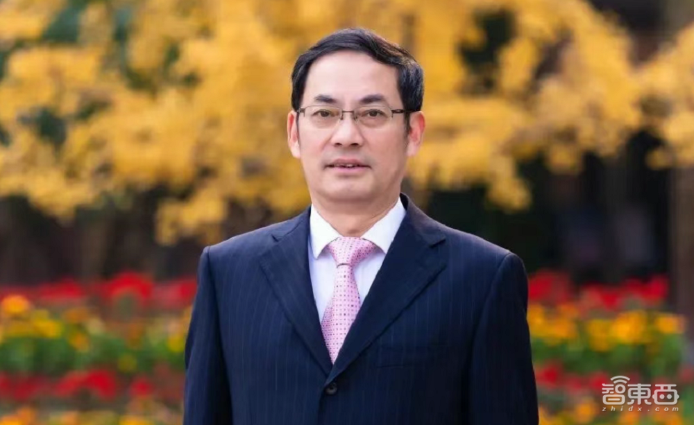 DeepSeek被点名表扬!17位两会代表热议AI,电车牌换配色赢网友狂赞