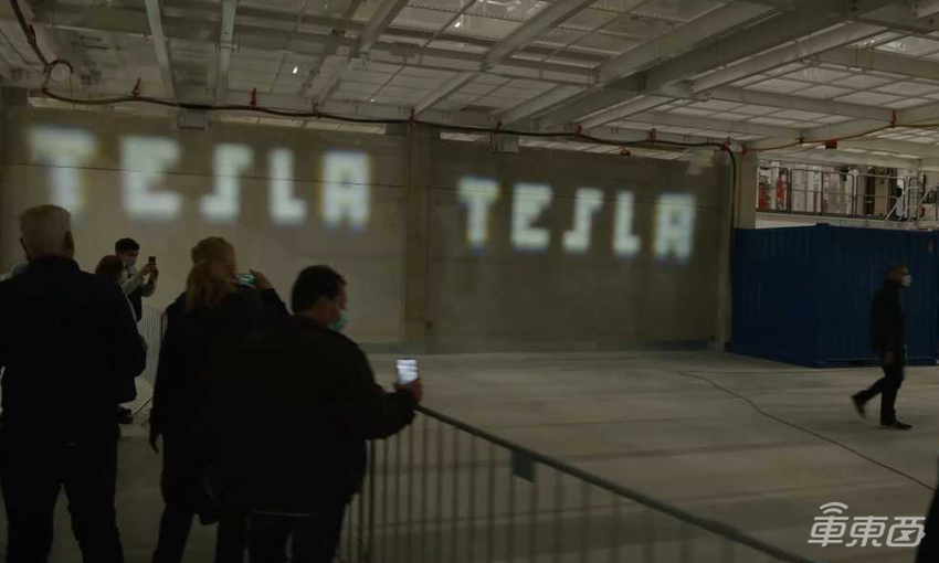 特斯拉柏林秀肌肉:Model Y将装投影大灯,4680电池也来了