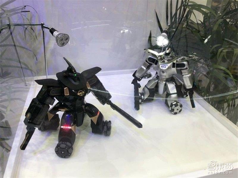 擎天柱、机械蛇、仿生蝙蝠，一大波奇葩机器人来袭！