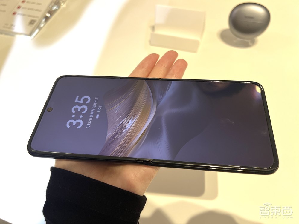 华为Pocket 2小折叠屏发布!业界首推三倍光学变焦、AI云增强技术,7499元起