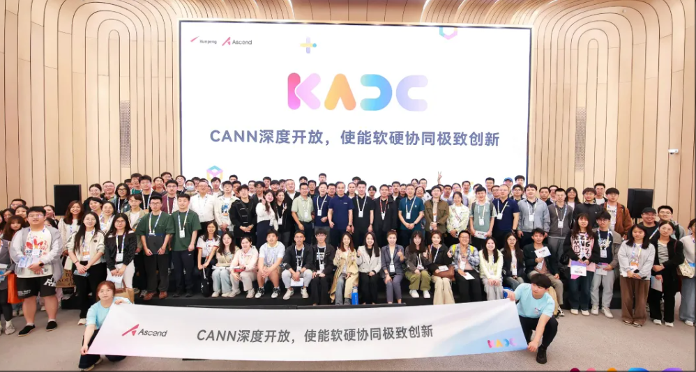 一手生态开放,一手技术突围,昇腾CANN成中国AI创新底座