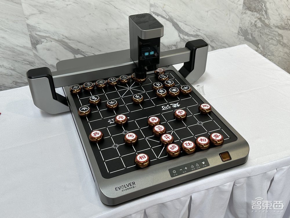 人形机器人真火了!10多款扎堆引爆亦庄,小米铁蛋2首亮相