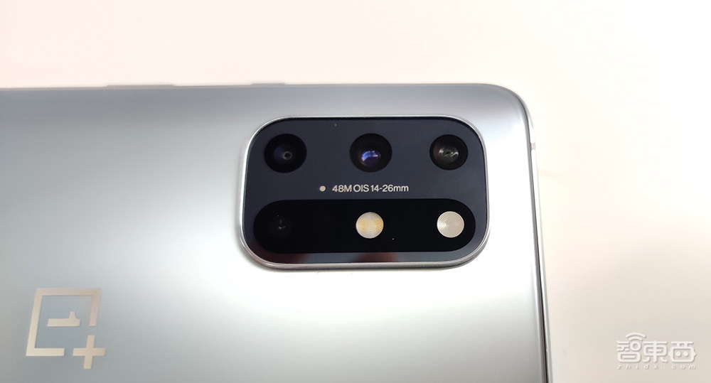 一加2020首场线下发布会:屏幕“拉直”,65W快充补齐,一加8T 3399交朋友