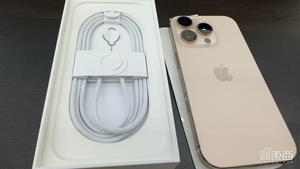 余承东亲自迎接三折叠首批用户!华为Mate XT全球首拆曝出诸多细节,苹果iPhone 16已破发