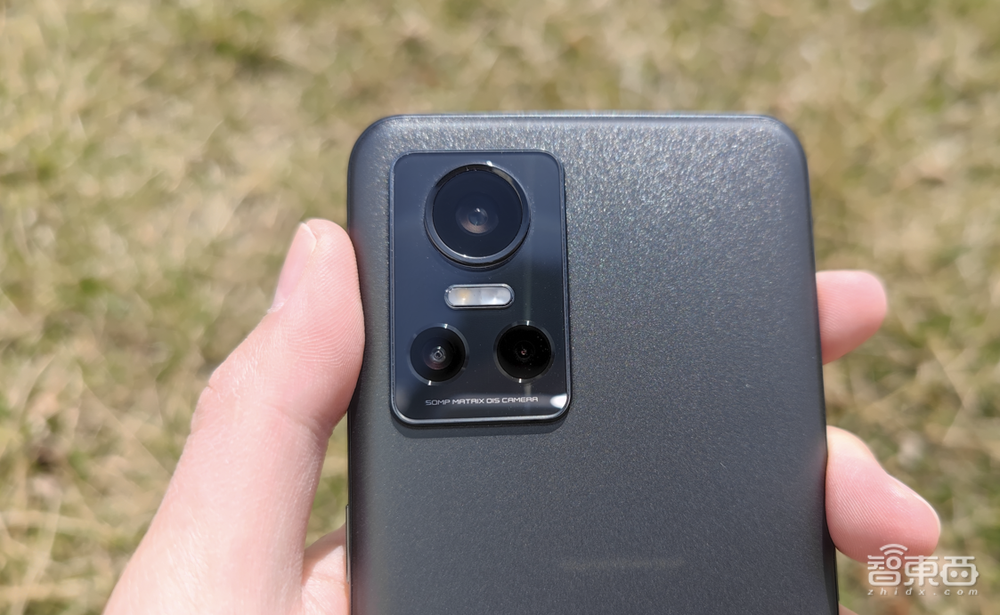 realme GT Neo3首发体验:《原神》稳定90帧!“SoC+独显”双芯发力