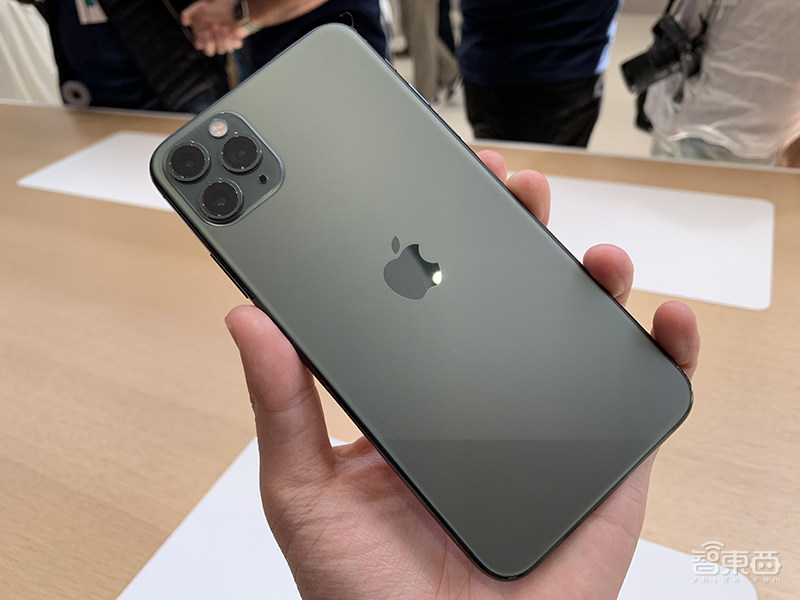 浴霸三摄iPhone11发布!价格狂降千元,现场叫板华为芯片