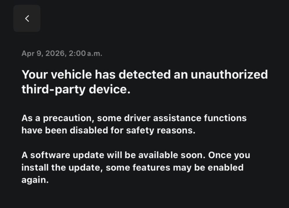 特斯拉警告“越狱”车主：找黄牛买智驾权限，随时可能被禁用
