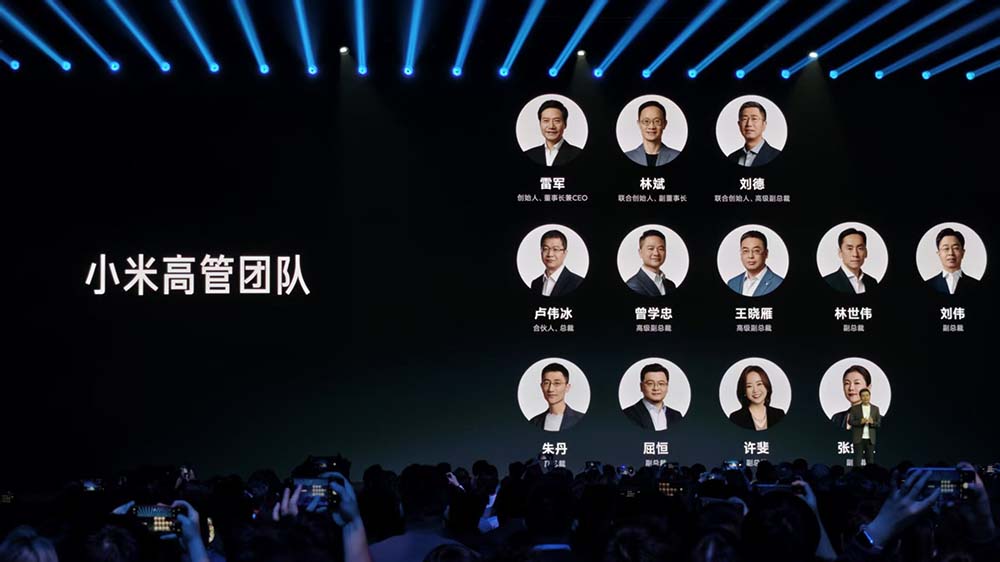 雷军160分钟演讲揭秘!海量造芯和造车细节,小米17五大技术硬刚苹果