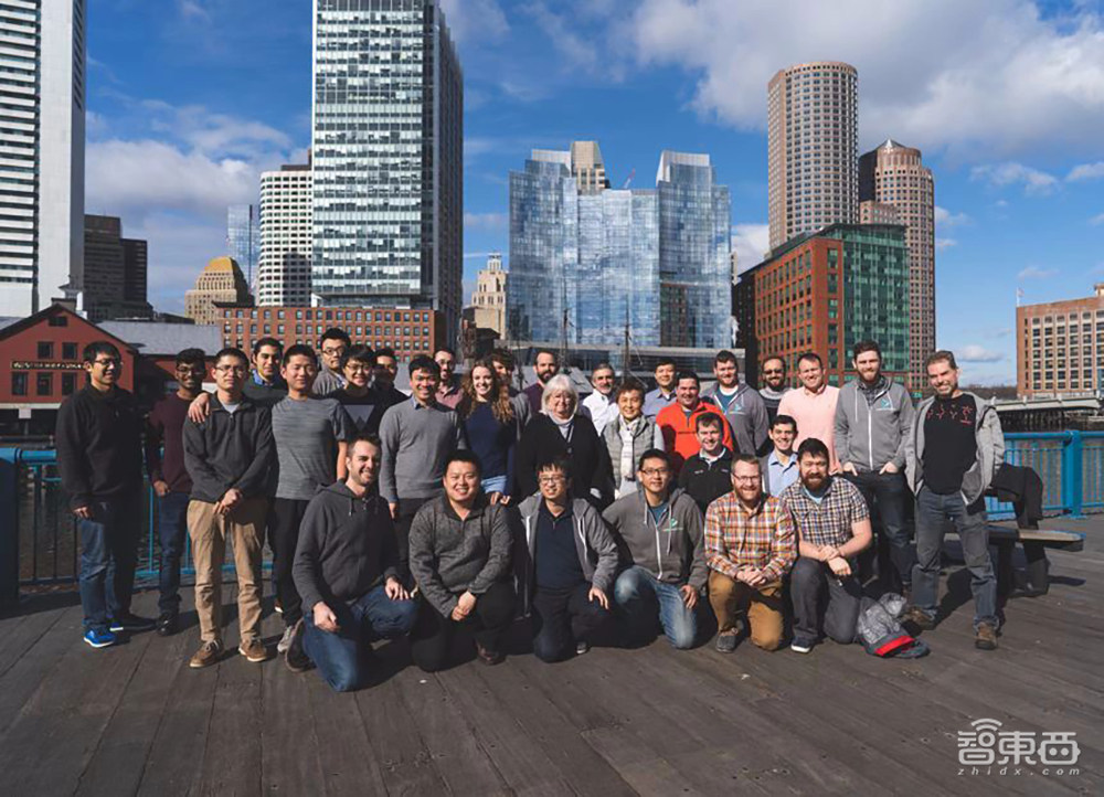 一篇论文引发的光子AI芯片革命！这次真想要了摩尔定律的命