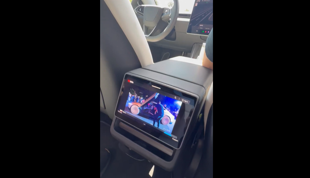 特斯拉无人出租开始接客！30块钱一次