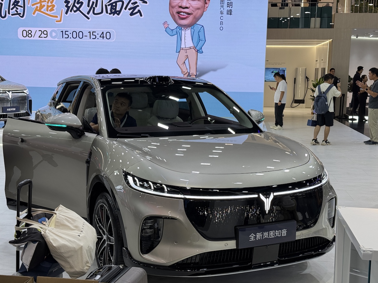 洋豪品牌一个没来！国产车价格战现场开打，暴走3万步看成都车展六大真相